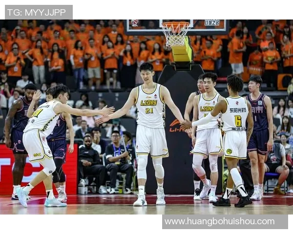 2020年深圳男篮与广东男篮激战回顾及精彩瞬间分析